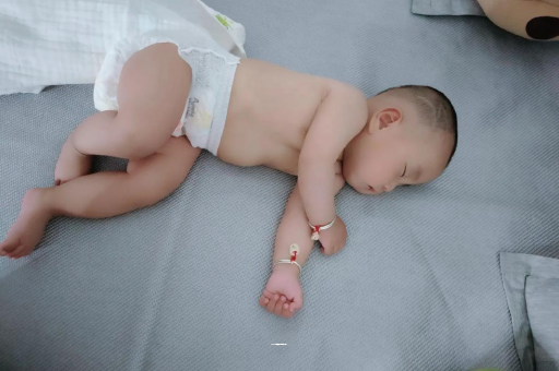 白城几个月宝宝会抬头